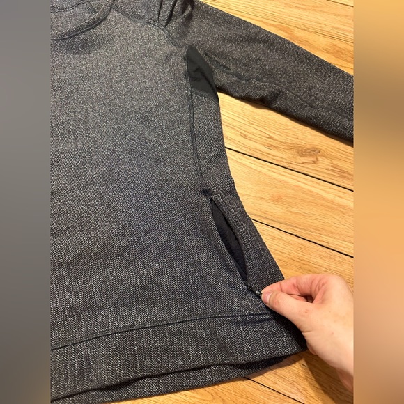 Lululemon Long Sleeve Herringbone Pattern Run Top - Picture 4 of 6